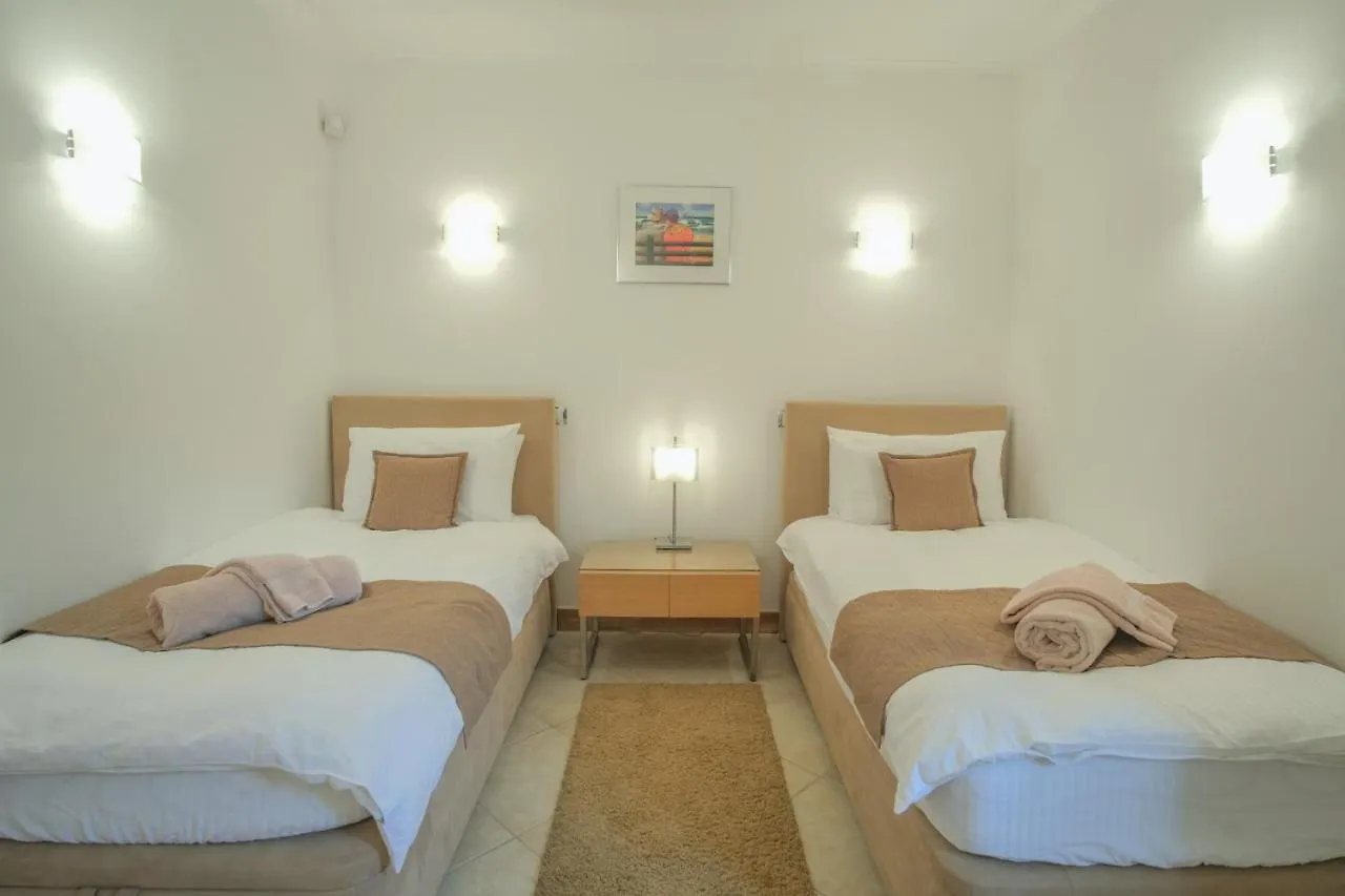 Casa Monte Cristo Apartments - Lemon Lagos